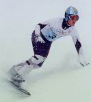 Ross Rebagliati du Canada clbre sa mdaille d'or en surf des neiges aux Jeux olympiques d'hiver de Nagano de 1998. (PC-Photo/AOC)