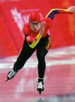 Steven Elm du Canada participe  l'preuve de patinage de vitesse longue piste aux Jeux olympiques d'hiver de Nagano de 1998. (PC Photo/AOC)