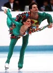 Jamie Sal et Jason Turner du Canada participent  une preuve de patinage artistique en couple aux Jeux olympiques d'hiver de Lillehammer de 1994. (Photo PC/AOC)