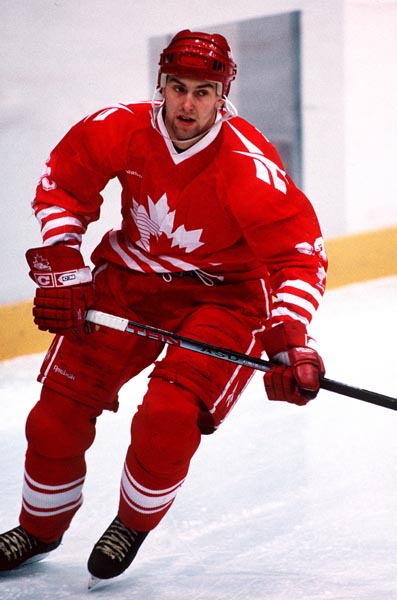 Peter Nedved du Canada participe au match pour la mdaille d'or, remport 3-2 en fusillade par la Sude, aux Jeux olympiques d'hiver de Lillehammer de 1994. (Photo PC/AOC)