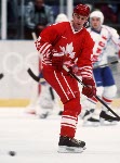 Peter Nedved du Canada participe au match de hockey contre la France aux Jeux olympiques d'hiver de Lillehammer de 1994. (Photo PC/AOC)