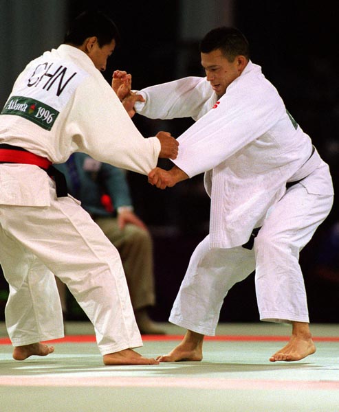 Canada's Taro Tan (right) competing in the Judo event at the 1996 Atlanta Summer Olympic Games. (CP PHOTO/COA/Scott Grant)