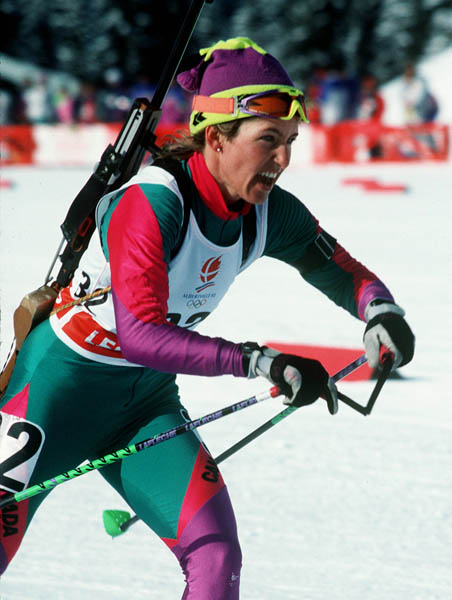 Myriam Bdard du Canada participe  l'preuve de biathlon aux Jeux olympiques d'hiver d'Albertville de 1992. (Photo PC/AOC)
