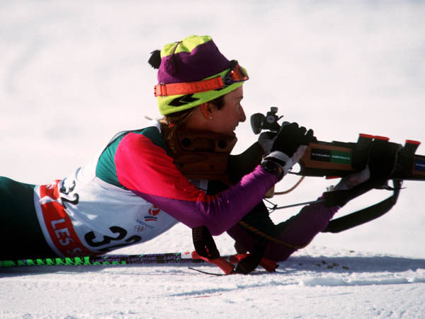 Myriam Bdard du Canada participe  l'preuve de biathlon aux Jeux olympiques d'hiver d'Albertville de 1992. (Photo PC/AOC)