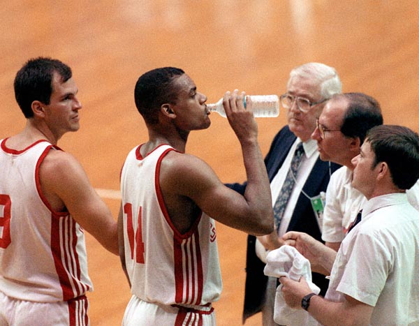 (From left) Canada's Romel Raffin, Wayne Yearwood, Jack Donohue, Steve Konchalski and an unidentified man at the basketball event during the 1988 Olympic games in Seoul. (CP PHOTO/ COA/ F. Scott Grant)