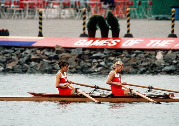 Canada's Kay Worthington (left) and Silken Laumann   compete in the rowing event at the 1988 Olympic games in Seoul. (CP PHOTO/ COA/ Cromby McNeil)