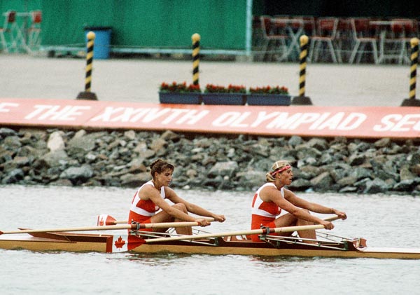 Canada's Kay Worthington (left) and Silken Laumann compete in the rowing event at the 1988 Olympic games in Seoul. (CP PHOTO/ COA/ Cromby McNeil)