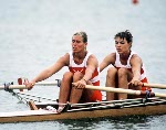Silken Laumann (gauche) et Kay Worthington du Canada participent  l'preuve du deux d'aviron fminin aux Jeux olympiques de Soul de 1988. (PC Photo/AOC)