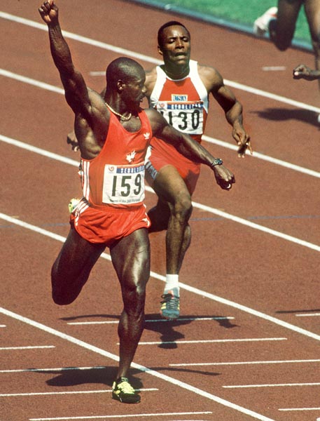 Canada's Ben Johnson (foreground) and Calvin Smith of the U.S.A compete in the 100m event at the 1988 Olympic games in Seoul. (CP PHOTO/ COA/ Cromby McNeil)
