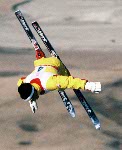 Lloyd Langlois du Canada participe  l'preuve de sauts lors des comptitions de ski acrobatique aux Jeux olympiques d'hiver de Calgary de 1988. (Photo PC/AOC)
