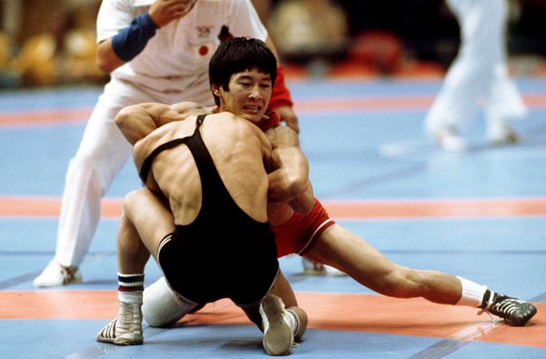 Canada's Mitch Kawasaki (red) competes in the wrestling event at the 1976 Olympic games in Montreal. (CP PHOTO/ COA/RW)