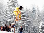 Steve Podborski du Canada (blanc) clbre sa mdaille de bronze remporte en ski alpin aux Jeux olympiques d'hiver de Lake Placid de 1980. (Photo PC/AOC)