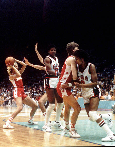 Canada's Alison Lang (left) looks for a pass during women's basketball action at the 1984 Olympic Games in Los Angeles. (CP PHOTO/COA/JM)