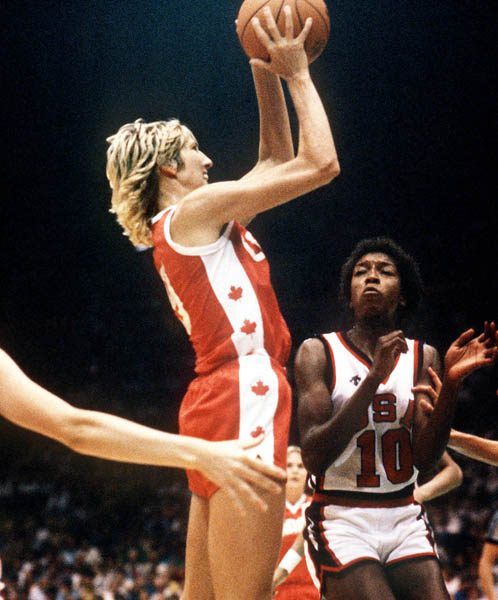 Canada's Alison Lang (left) jumps during women's basketball action at the 1984 Olympic Games in Los Angeles. (CP PHOTO/COA/JM)
