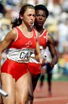 France Gareau ( gauche) et Angella Taylor du Canada participent  une course de relais lors des comptitions d'athltisme aux Jeux olympiques de Los Angeles de 1984. (Photo PC/AOC)