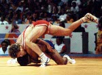 Doug Yeats du Canada (rouge) participe en lutte grco-romaine aux Jeux olympiques de Los Angeles de 1984. (Photo PC/AOC)