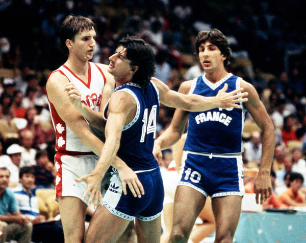 Canada's Gerald Kazanowski (left) plays basketball at the 1984 Olympic Games in Los Angeles. (CP PHOTO/COA/J. Merrithew)