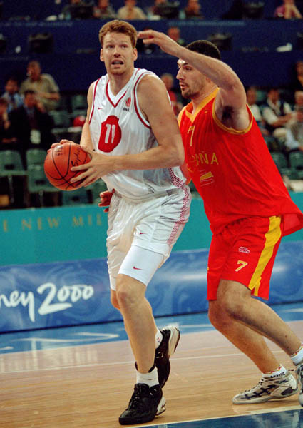 Canada's Todd McCulloch looks for a shot during basketball action at the 2000 Sydney Olympic Games. (CP Photo/ COA)