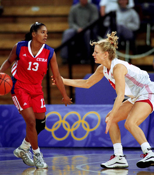 Canada's Michelle Hendry (right) competes in women's basketball action at the Sydney 2000 Olympic Games. (CP PHOTO/ COA)