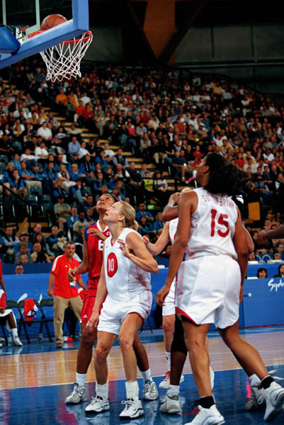 Canada's Tammy Sutton-Brown (15) and Stacey Dales (10) looks up at the basket during basketball action at the Sydney 2000 Olympic Games. (CP PHOTO/ COA)