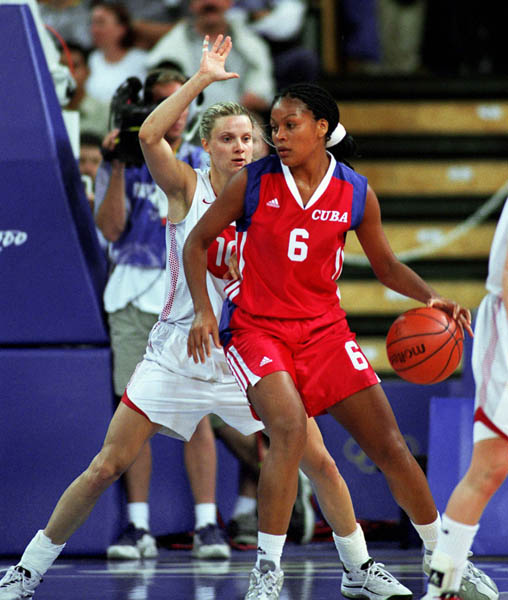 Canada's Stacey Dales (#10) defends her zone during basketball action at the Sydney 2000 Olympic Games. (CP PHOTO/ COA)