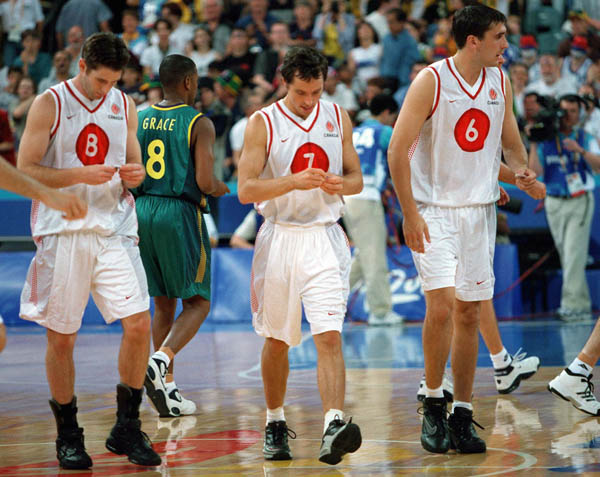 Canada's Shawn Swords (8), Steve Nash (7) and Andrew Mavis (6) look at their souvenirs during basketball action at the 2000 Sydney Olympic Games. (CP Photo/ COA)