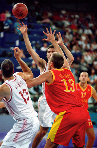 Canada's Pete Guarasci (13) and Steve Nash (behind) play basketball at the 2000 Sydney Olympic Games. (CP Photo/ COA)