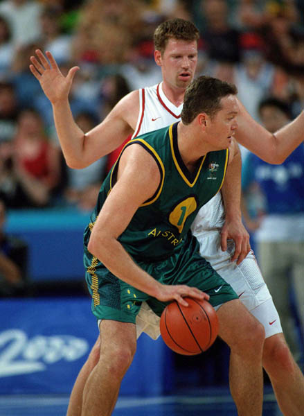 Canada's Todd MacCulloch (11) covers angles during basketball action at the 2000 Sydney Olympic Games. (CP Photo/ COA)