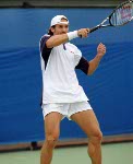 Kurt Lui  du Canada participe  une preuve de tennis de table  aux Jeux olympiques de Sydney de 2000. (Photo PC/AOC)