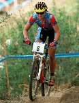 Chrissy Redden du Canada participe  une preuve de vlo de montagne aux Jeux olympiques de Sydney de 2000. (Photo PC/AOC)