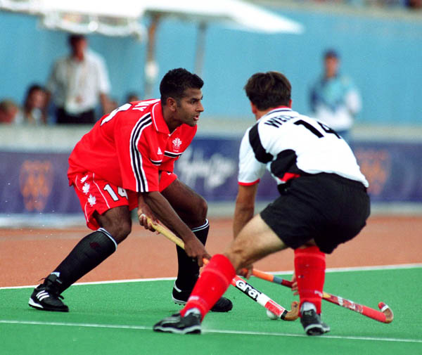 Canada's Ronnie Jagday (left) plays field hockey at the 2000 Sydney Olympic Games. (CP Photo/ COA)