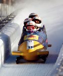 Pierre Lueders, Dave MacEachern, Jack Pyk et Pascal Caron du Canada participent  une preuve de bobsleigh--quatre aux Jeux olympiques d'hiver de Lillehammer de 1994. (Photo PC/AOC)