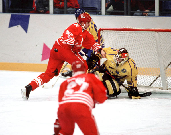 Canada's Peter Nedved (left) and Chris Kontos compete in hockey action at the 1994 Winter Olympics in Lillehammer. (CP Photo/COA/Claus Andersen)