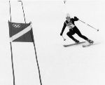 Nancy Greene du Canada participe  une preuve de ski alpin aux Jeux olympiques d'hiver de Grenoble de 1968. Greene a remport la mdaille d'argent au slalom et la mdaille d'or au slalom gant. (Photo PC/AOC)