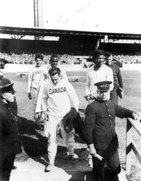 Canada's Phil Edwards (centre middle) participates in an athletics event at the 1932 Los Angeles Olympics. (CP Photo/COA)