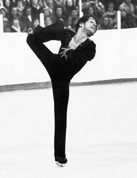 Toller Cranston du Canada participe  une preuve de patinage artistique et remporte la mdaille de bronze aux Jeux olympiques d'hiver d'Innsbruck de 1976. (Photo PC/AOC)