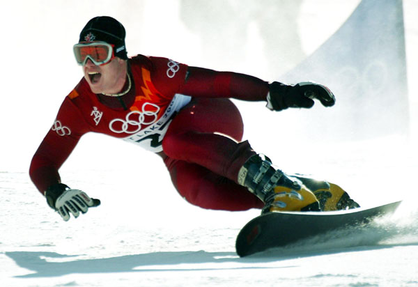 Ryan Wedding, of Coquitlam, B.C., races down the slalom course during the men's parallel giant slalom qualifications in Park City, Utah, Thursday Feb. 14, at the 2002 Winter Olympic Games.  Wedding failed to qualify. (CP Photo/COA/Andre Forget)