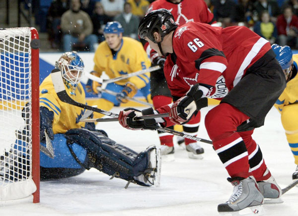Sweden goalie Tommy Salo stops Canada's Mario Lemieux from close range during a 5-2 Swedish win in men's hockey action at the Winter Olympics in Salt Lake City, Fri., Feb. 15, 2002.  (CP PHOTO/COA/Mike Ridewood)