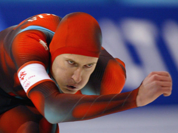 Canadian speed skater Steven Elm of Red Deer, Alta.rounds a corner during the Men's 1500 metre  long-track event Tuesday Feb. 19, 2002 at the 2002 Winter Olympic Games in Salt Lake City. (CP Photo/COA/Andre Forget)