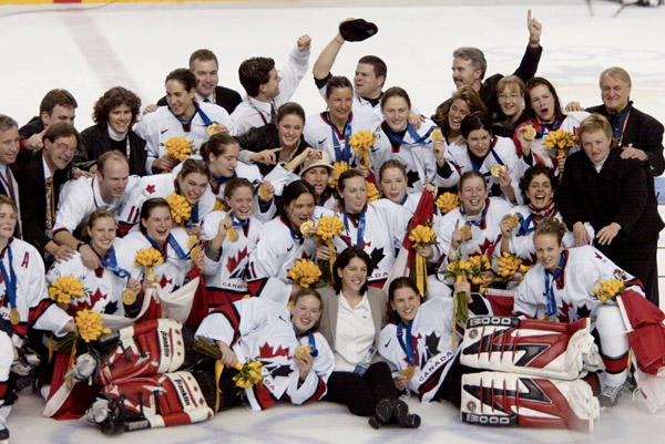Canadian womens's hockey team Daniele Sauvageau (centre, bottom) and the Canadian women's hockey team pose for a team picture with their gold medal after defeating the United States 3 - 2 in Salt Lake City , Utah during the Winter Olympics, Thursday, Feb.