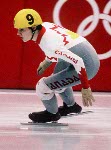 Nathalie Lambert ( gauche) du Canada participe  une preuve de patinage de vitesse courte piste aux Jeux olympiques d'hiver d'Albertville de 1992. (Photo PC/AOC)