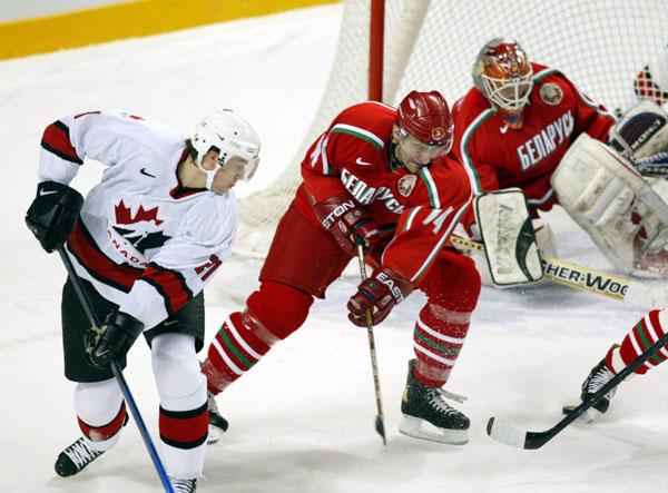 Canada's Simon Gagn in action against his Belarus opponent in the semifinal at the 2002 Olympic Winter Games in Salt Lake City. (CP PHOTO/COA/Andr Forget).