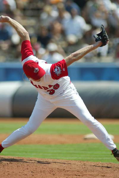 Canada's right-hand pitcher John Ogiltree at the Olympic Games in Athens on August 20, 2004. (CP PHOTO)2004(COC-Mike Ridewood)