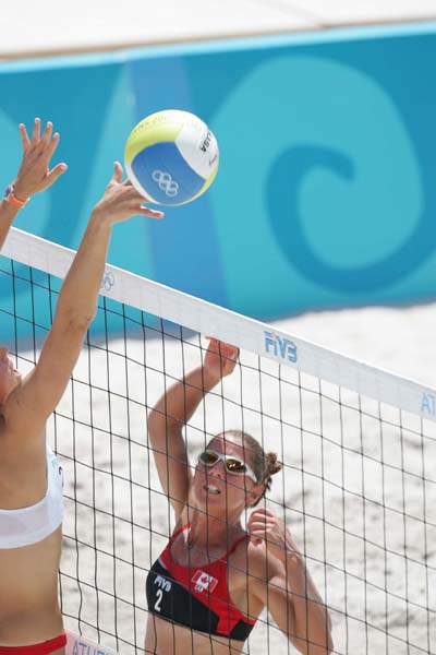 Canada's Annie Martin gets close to the net at the Olympic Games in Athens, on August 14, 2004. (CP PHOTO)2004(COC-Mike Ridewood)