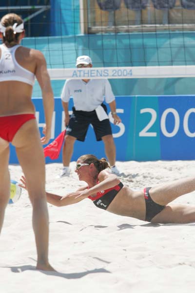 Canada's Annie Martin dives for the ball at the Olympic Games in Athens, on August 14, 2004.  (CP PHOTO)2004(COC-Mike Ridewood)