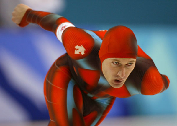 Team Canada's Olympic long track speed skater Steven Elm skates during the 5,000 metre mens final at the 2002 Olympic Winter Games in Salt Lake City, Utah Saturday Feb. 9, 2002. (CP Photo/COA/Andre Forget).