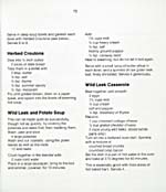 Page 73 du livre de cuisine A TASTE OF THE WILD donnant trois recettes : croûtons aux fines herbes, soupe à l'ail des bois et aux pommes de terre, casserole à l'ail des bois