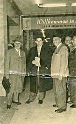 Photograph of Glenn Gould being welcomed in Berlin