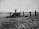 Sapeurs érigeant un tertre de délimitation, v. 1873